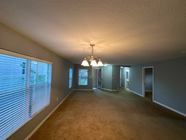 Building Photo - 11120 Silver Fern Way