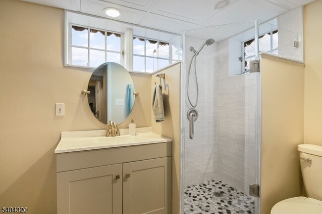 Building Photo - 77 W Shore Trail