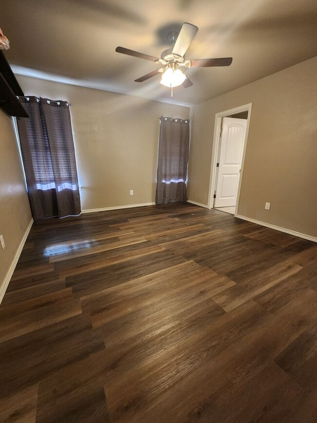 Building Photo - Beautiful 4 bedroom