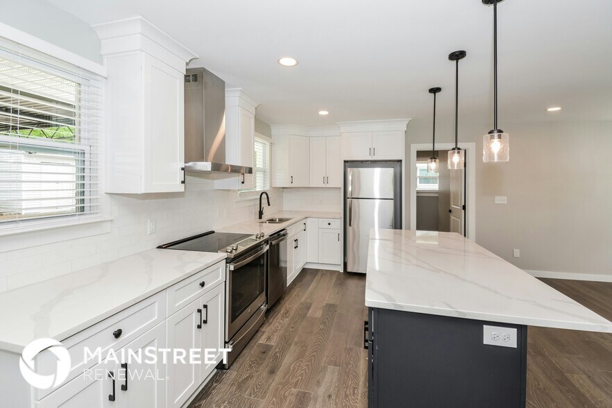 Building Photo - 704 Marswen Dr