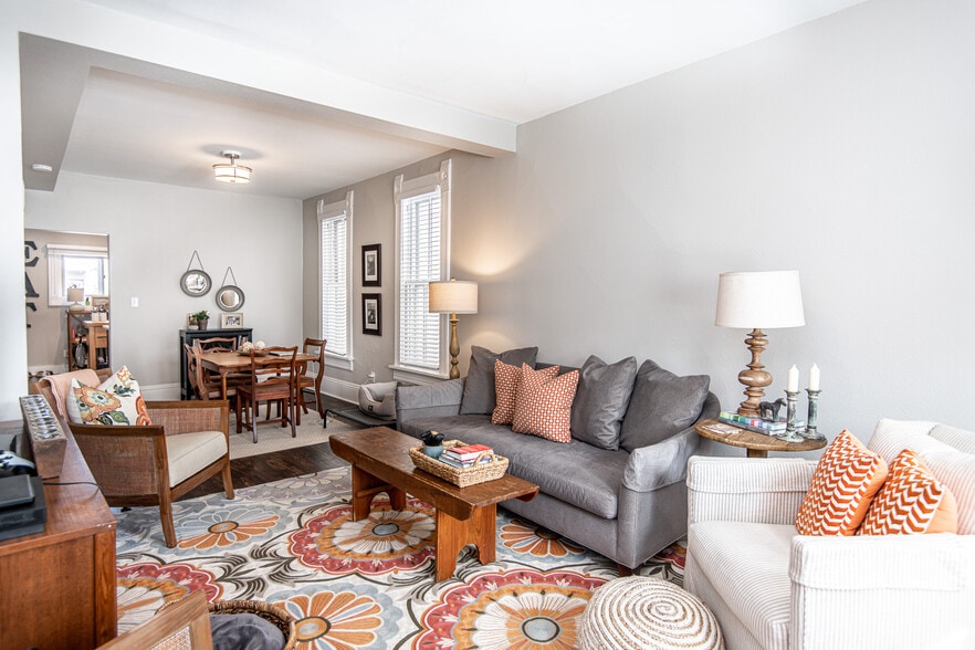 Building Photo - 1014 E Pearson St