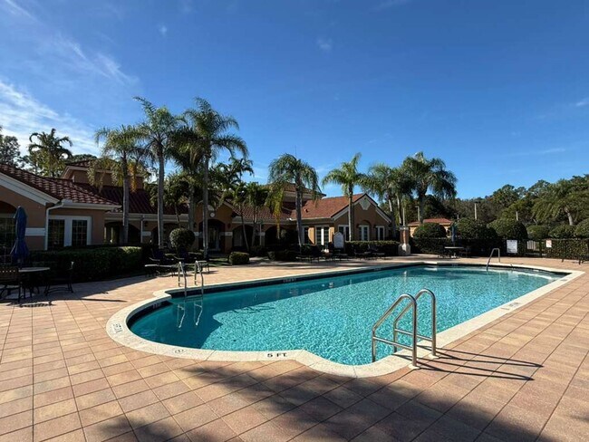 Building Photo - Remodeled, Move-In Ready 3-Bedroom Condo in Prime Naples Location