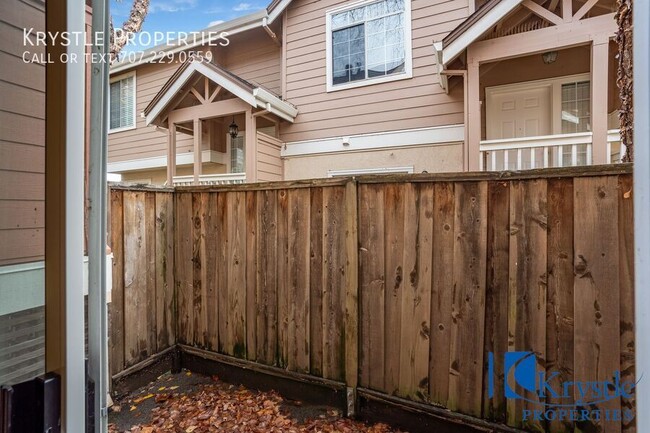 Building Photo - Charming Fairfield Townhome Just Minutes T...