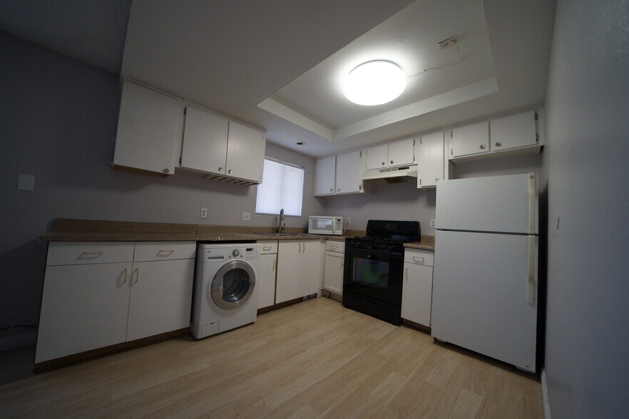 Kitchen - 5282 S Maryland Pky