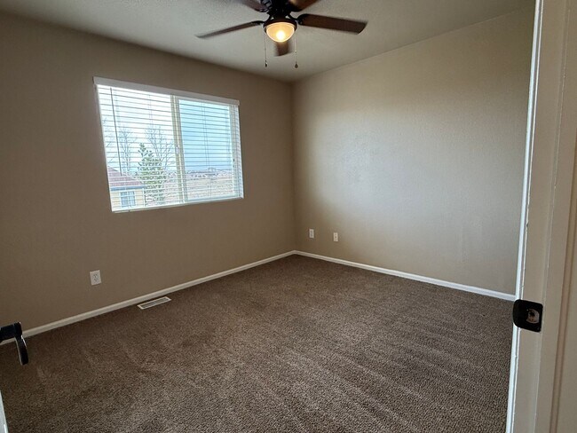 Building Photo - Beautiful 3 Bed / 3 Bath Home in Desirable D49!