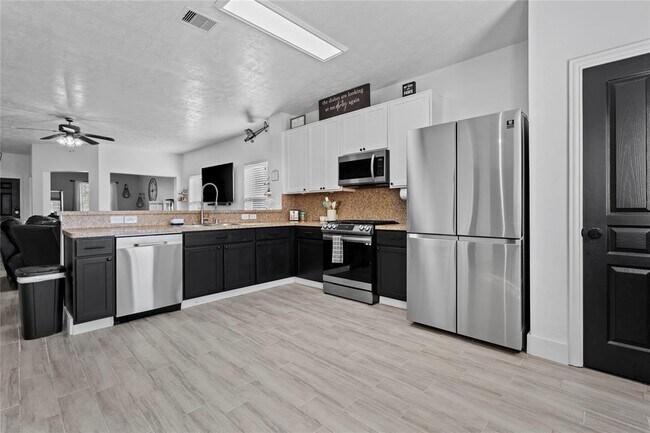 Building Photo - 7529 Topaz Way
