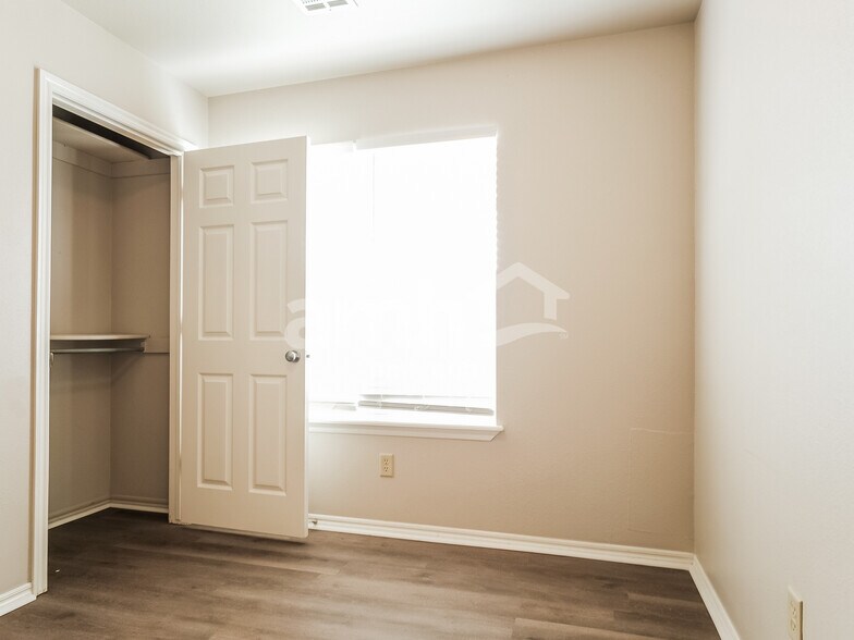 Building Photo - 20233 E 43rd Pl S