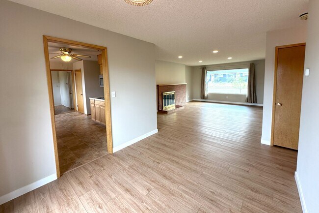 Building Photo - 3 bd Rambler in View Ridge Neighborhood