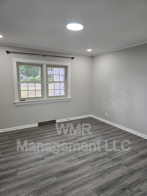 Building Photo - 420 Downey Pl