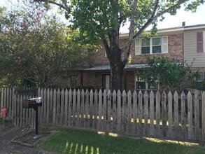 Building Photo - 212 Bell Downs Dr