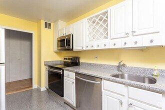 Building Photo - 1 bedroom in Chicago IL 60640