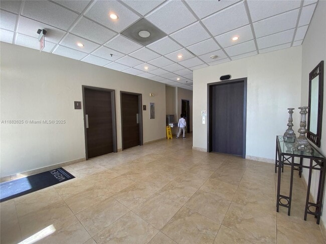 Building Photo - 20515 E Country Club Dr