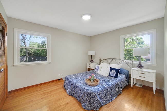 Building Photo - 22W362 Hackberry Dr