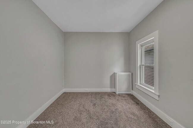 Building Photo - 1805 Farr St