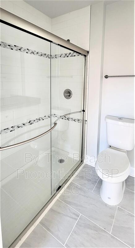 Building Photo - 812 Moen Place Unit C