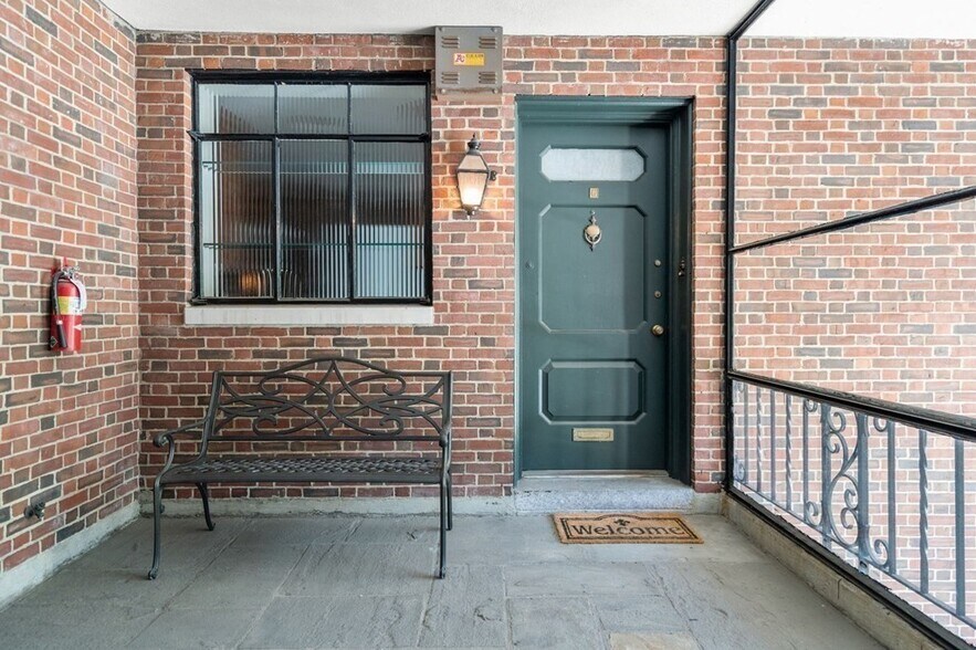 Building Photo - 269 Beacon St