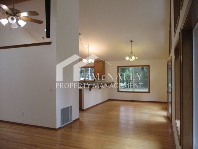 Building Photo - Beautiful 3 Bedroom 2.5 Bath Home in Gig Harbor