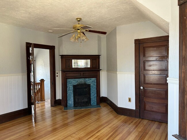 Building Photo - Historic Cheyenne Canyon Home