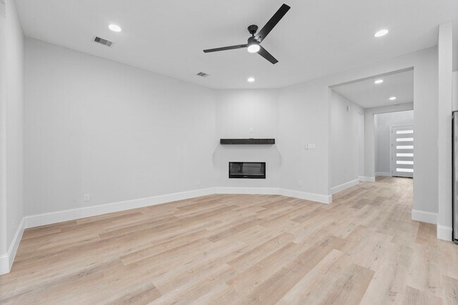 Building Photo - 478 Stephen F Austin Dr