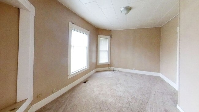 Building Photo - Single Family home located in the York Neighborhood