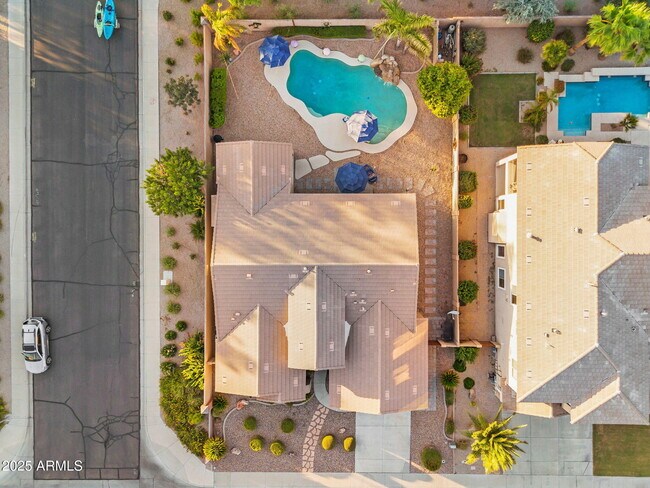 Building Photo - 10226 E Lakeview Ave