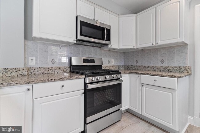 Building Photo - 5601 Dawes Ave