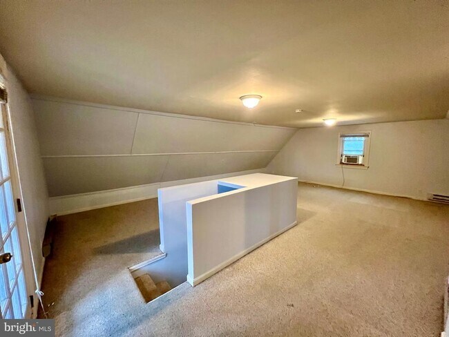 Building Photo - 3712 Lawrence Ave