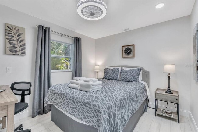 Building Photo - 1317 Cocoanut Ave