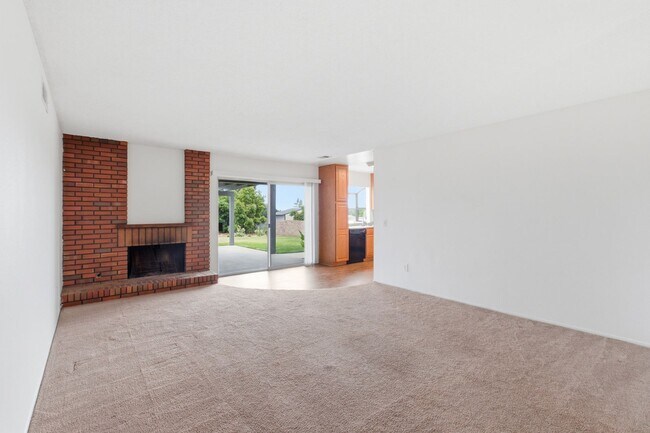 Building Photo - 5923 Burgundy Ave