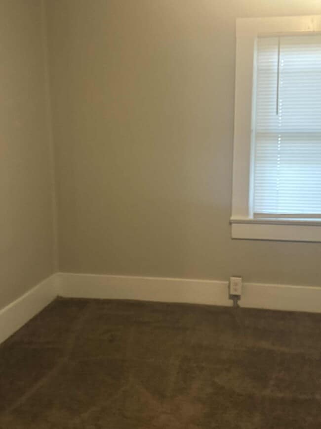 Building Photo - 409 E Waddell St