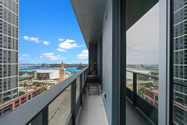 Building Photo - 121 NE 5th St