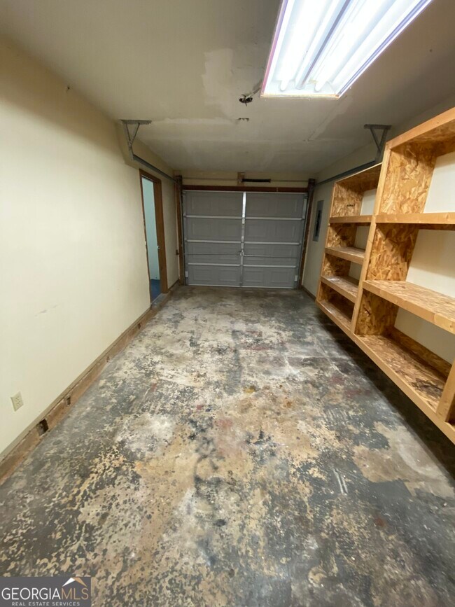 Building Photo - 475 Radio Ct
