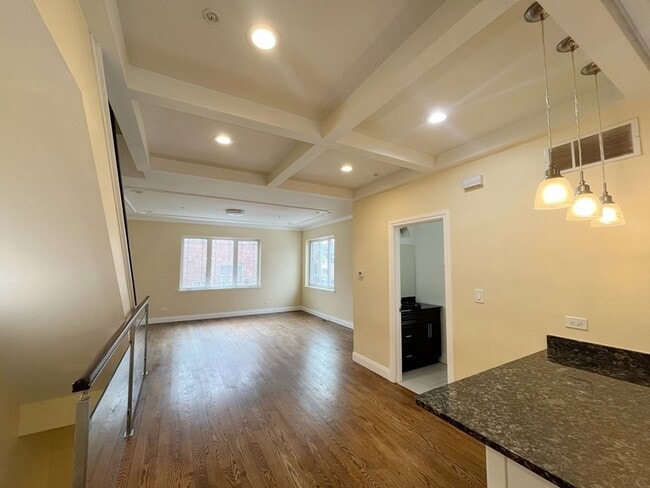 Building Photo - 3527 S Parnell Ave