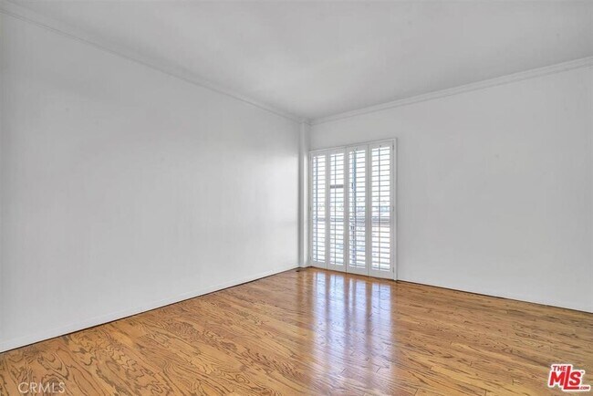 Building Photo - 1115 S Elm Dr
