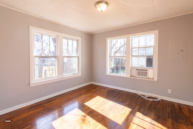 Building Photo - 2100 Garfield St