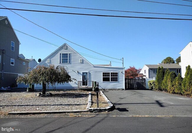 Building Photo - 18 Brookfield Dr