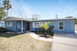 Building Photo - VACA or Short Term Furnished Chic Monthly Rental Home in Bradenton, FL