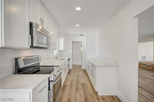 Building Photo - 3504 Pioneer Cir