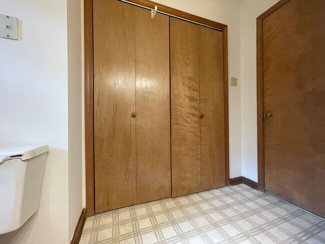 Building Photo - Move-in Special in Sherwood!