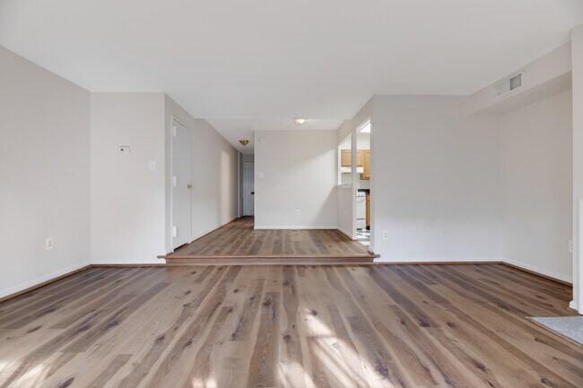 Building Photo - Charming Capitol Hill 1/1 apartment