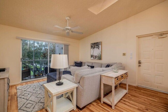 Building Photo - 2500 SE Anchorage Cove