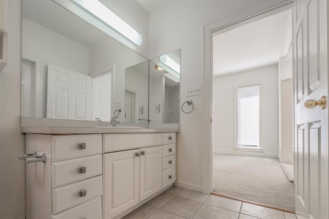 Building Photo - 2412 Kenley St