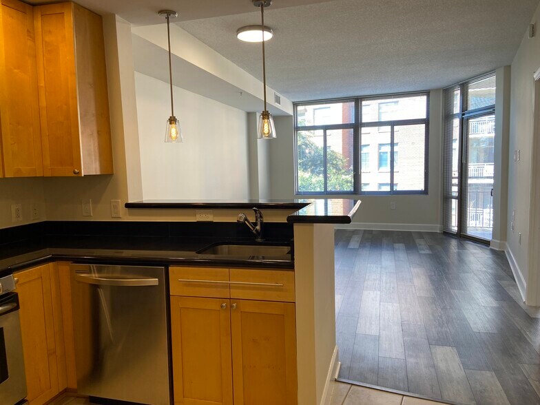 Building Photo - 3600 S Glebe Rd
