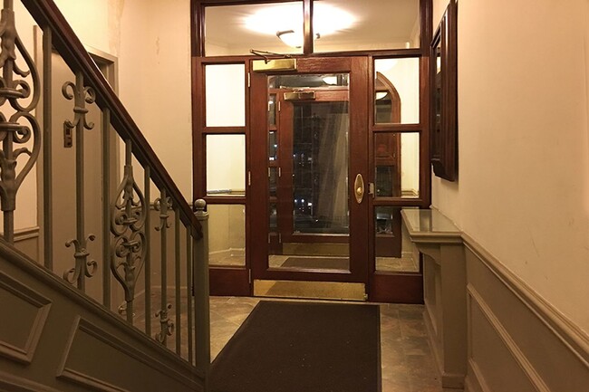 Building Photo - 105 W 77th St