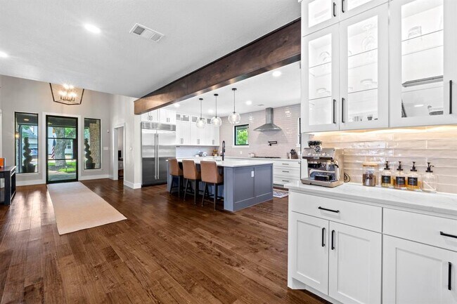 Building Photo - 104 Hazeltine Dr