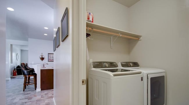 Building Photo - 3 Bedroom 2.5 Home with a 2 Car Garage Meridian