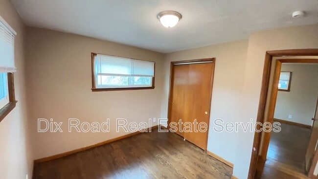 Building Photo - 677 Mark Ave