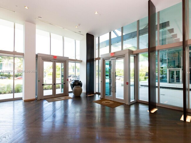 Building Photo - 360 Ocean Dr