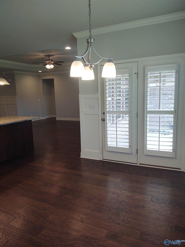 Building Photo - 105 Twin Springs Dr