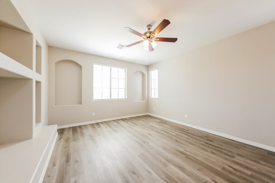 Building Photo - 2373 W Sleepy Ranch Rd